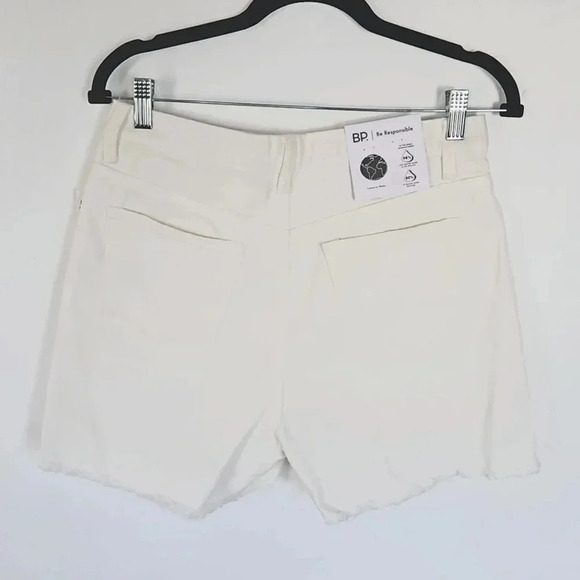 NWT‎ ripped stark white high rise distressed with frayed hem jean shorts size 28 - Picture 3 of 10